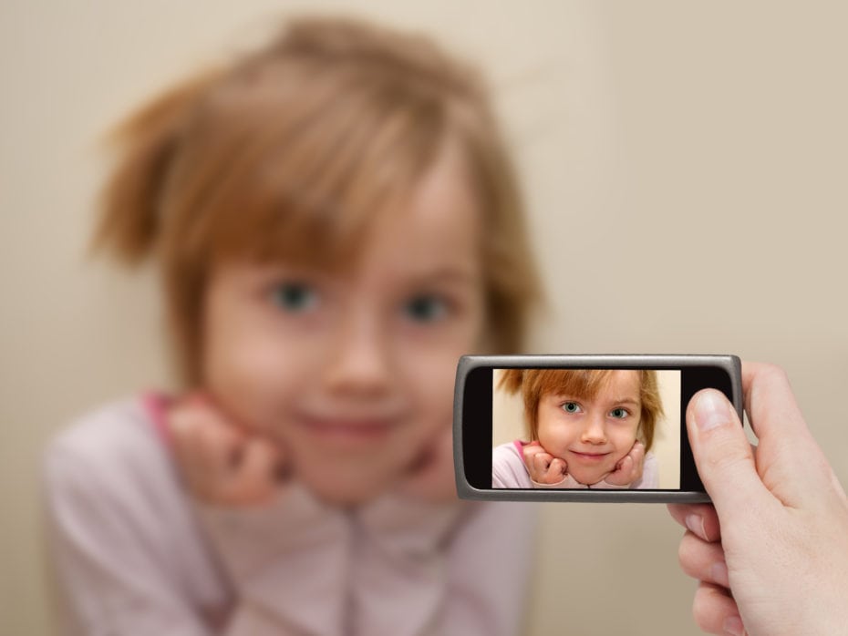 Выкладывать фото детей в интернет
