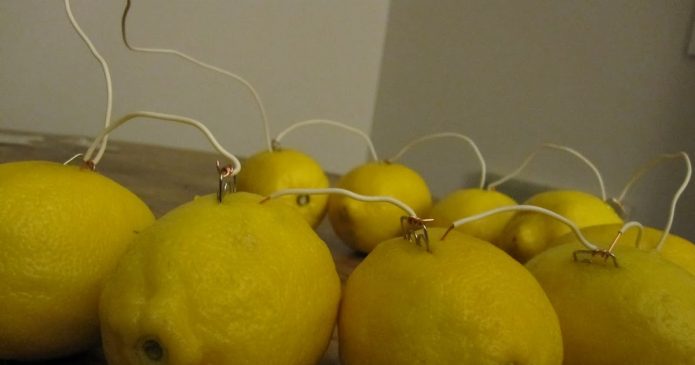 Батарейка из лимонов