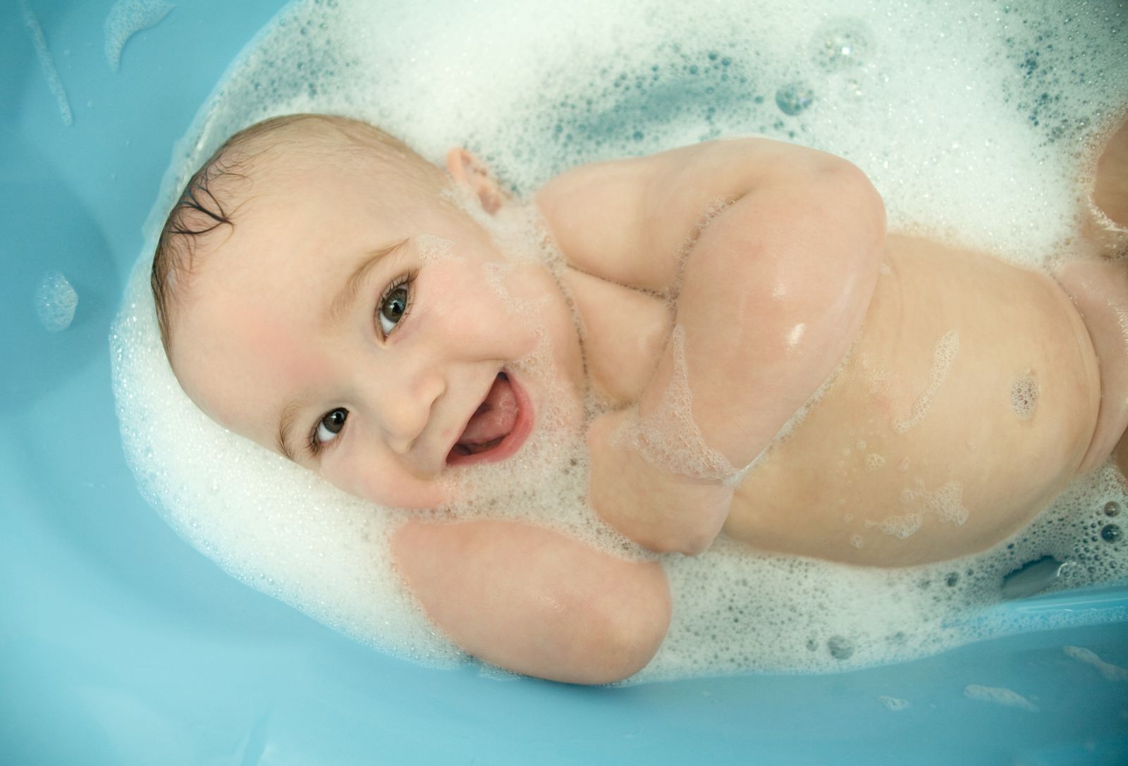 Почему нельзя мыться и стирать в воде, в которой купали ребенка