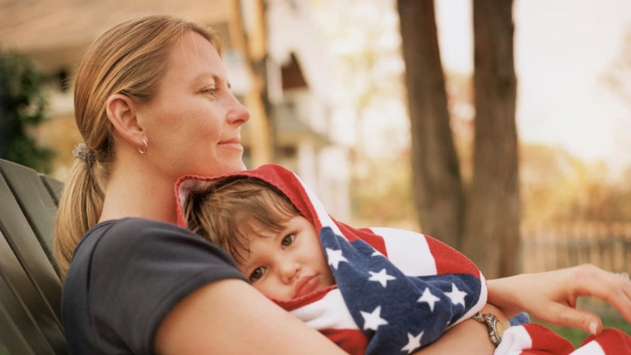 Матери без границ. День матери в США. Мама США. Американская семья. Американская семья дети.
