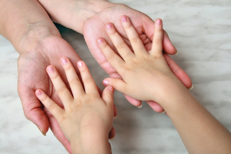 Если ребенок грызет ногти: 5 действенных методов справиться с вредной привычкой